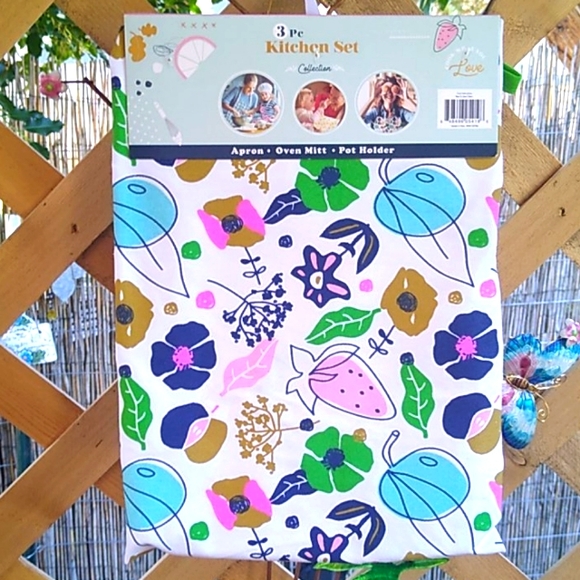 🌺3 Piece Kitchen Apron and Potholders Set - Picture 2 of 3